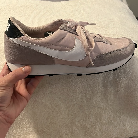 NIKE DAYBREAK Sneakers in Barely Rose US 9 WORN 1x - Picture 6 of 12